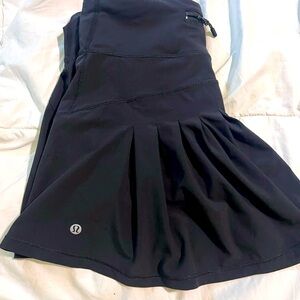 Lulu lemon black skirt 4tall